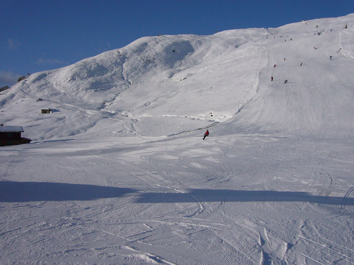 Blick gen tegia Gronda: Hier ist gut sichtbar, wie wenig Schnee liegt
