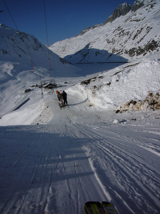 Die Liftpiste musste mühsam hergerichtet werden...
