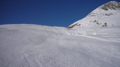 Neben dem Kunstschneeband war an eine vernünftige Pistenpräparation kaum zu denken
