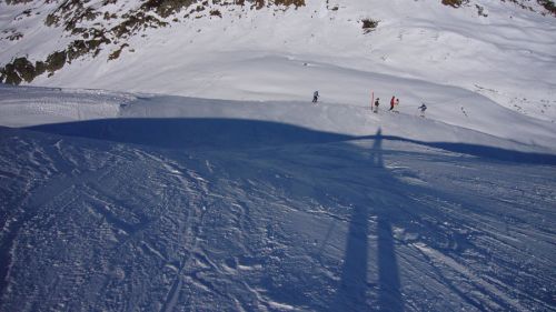 Selbst diese Stelle am Calmut, die bei Schneemangel sonst eine Felswüste ist... problemlos!
