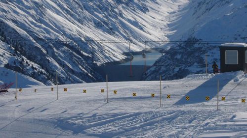 Seit einer Woche wurde wieder tüchtig Strom produziert - [url=http://www.jacomet.ch/themen/skilift/album/displayimage.php?album=149&pos=23]Vergleichsfoto siehe hier[/url]
