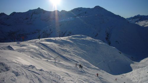 Val da Stiarls: Top-Kunstschneepiste! Da kann mans richtig laufen lassen. Achtung, vereinzelte Eisflächen.
