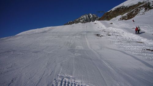Tegia Gronda läuft heute zum 1. Mal diese Saison - so würden heuer alle Piste aussehen, gäbe es keine Schneekanonen...
