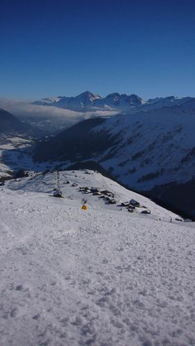 Wunderbare Pistenverhältnisse - so hat mans gern, und auch der Schneebericht der Bergbahnen ist (im Gegensatz zu Weihnachten) tatsächlich wahr - [url=http://www.alpinforum.com/forum/viewtopic.php?t=20319]mehr dazu in diesem Forum[/url]
