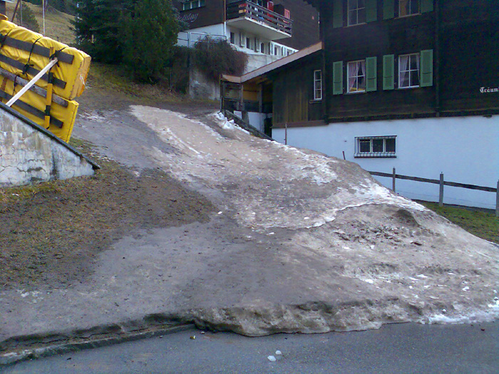 Kleine Einstimmung: Spaziergang im Regen am Samstag 3. März 2007 - der unterste Teil der Talabfahrt...
