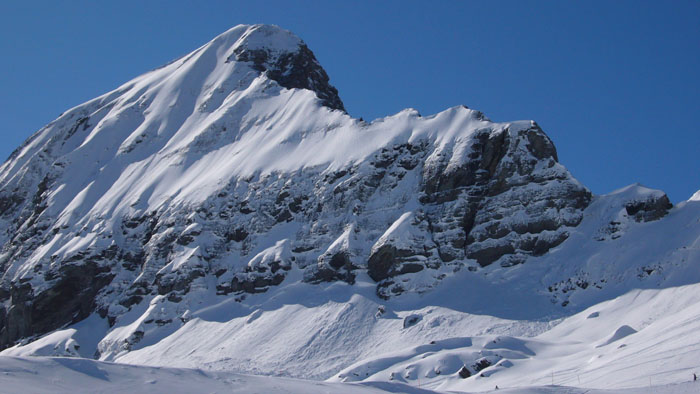 Tschuggen mit Schneebrett-Abbrüchen
