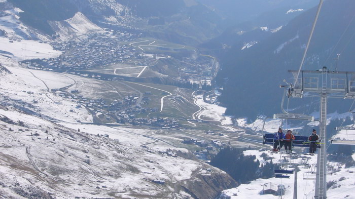 Im Dorf unten liegt kein Schnee mehr
