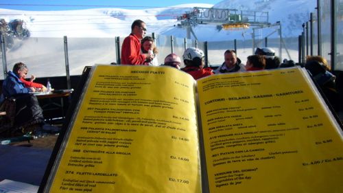 ... diesmal im Rifugio Guide del Cervino auf der Terrasse!
