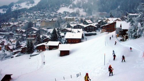 Talabfahrt: Kunstschneehaufen en masse
