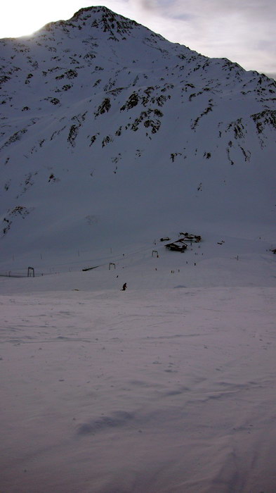 23. Dezember 2007, Oberalppass: Die Piste "den Hügel hinunter" ist nun auch gemacht
