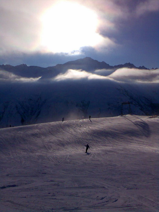 31. Dezember 2007: Hochnebelartige Bewölkung trübt die Sicht ab dem Mittag
