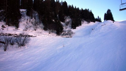 Talabfahrt: Perfekt präpariert. Im Dorf selbst liegen noch 20-40cm Schnee; heute wars leicht föhnig und mild.
