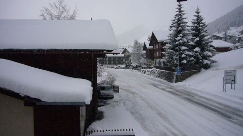 Überraschend 25cm Neuschnee über Nacht: 6. Januar 2008, Sedrun
