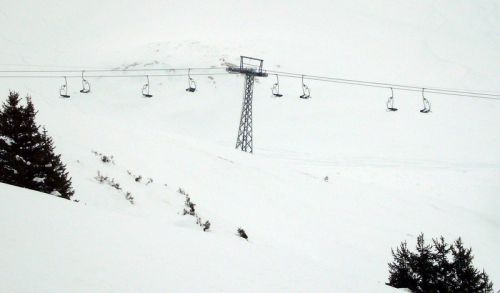 Die Unglücks-Stütze 11 der Sesselbahn Fallboden - hier entgleiste am 3. Januar 2008 das Seil und stürzte ab, es gab ein Todesopfer ([url=http://www.jacomet.ch/themen/skilift/album/thumbnails.php?album=59]mehr Bilder der Sesselbahn Fallboden hier[/url])
