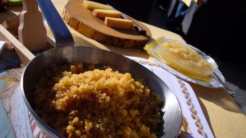 Nach dem Skifahren eine Portion Maluns [url=http://www.conditoria.ch]im Dulezi[/url], mmmh...
