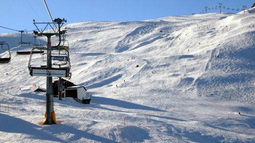 Am Nachmittag sind die Pisten dann relativ ausgefahren, man findet aber immer noch nette Orte - etwas Neuschnee wäre langsam nicht übel
