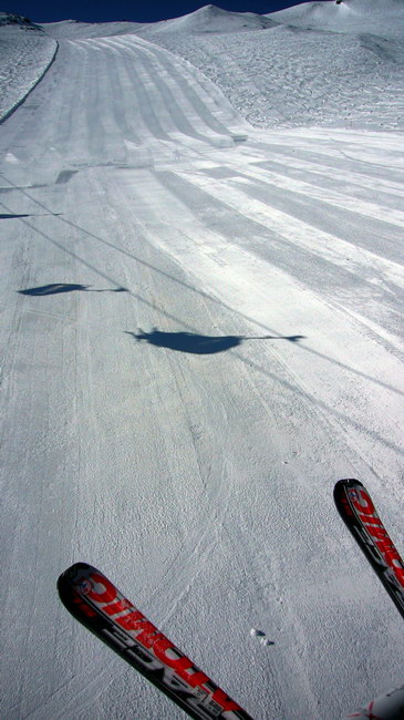 Das sah [url=http://www.jacomet.ch/themen/skilift/album/thumbnails.php?album=181]im November[/url] ganz anders aus hier...
