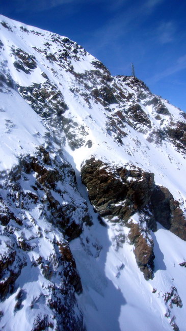 ...und hier in der Wand kann man unfassbarerweise auch Ski fahren.

