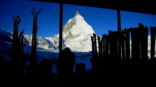 Im Skitest-Raum... ein Traummorgen, aber saukalt (minus 29 auf Klein Matterhorn)
