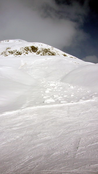 Frisch gesprengte Lawinen im Val Val
