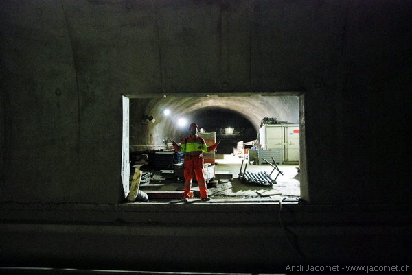 Die Porta Alpina... tja, das wärs gewesen! Seit diesem Tag weiss ich auch, dass man durchaus in 15 Minuten von da unten in Sedrun oben (am Rhein) ist, wenn man sich etwas speditiv anstellt
