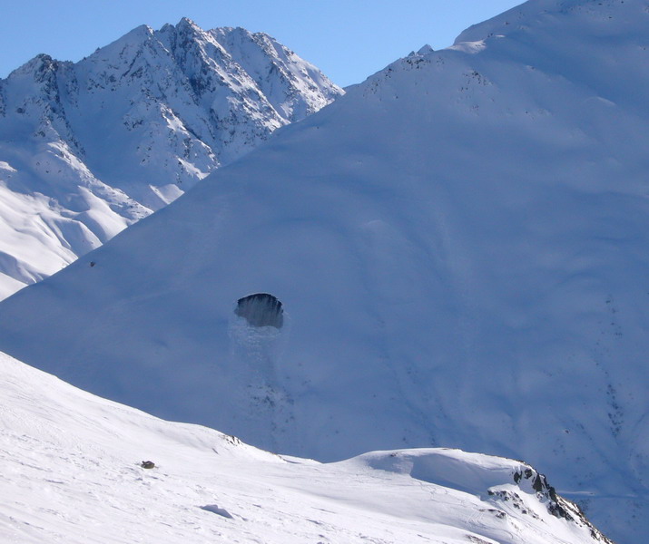 Heimtückisches Schneebrett im Cavradi-Steilhang
