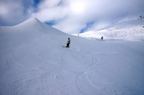Kunstschneehaufen auf der neuen Mulinatsch-Piste
