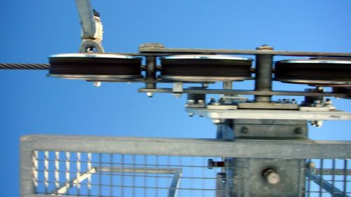 11. Januar 2009 - [url=http://www.jacomet.ch/themen/skilift/album/thumbnails.php?album=59]mehr aktuelle Detailbilder der Sesselbahn Fallboden hier[/url]
