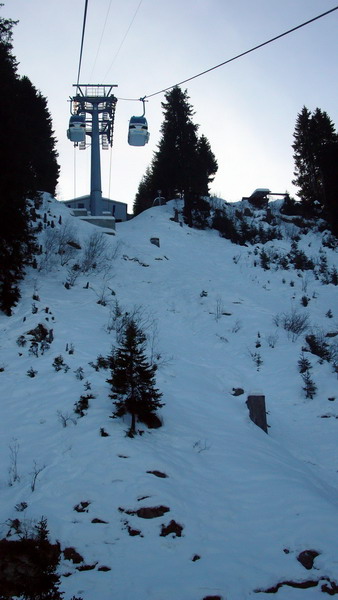 Schwer vorstellbar, dass hier mal ein Skilift hoch führte... [url=http://www.seilbahnbilder.ch/galerie/displayimage.php?album=175&pos=3]aber es war so[/url]!
