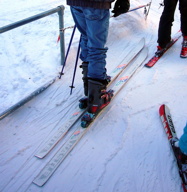 Uralt-Skis - sieht man an solchen Liften recht oft
