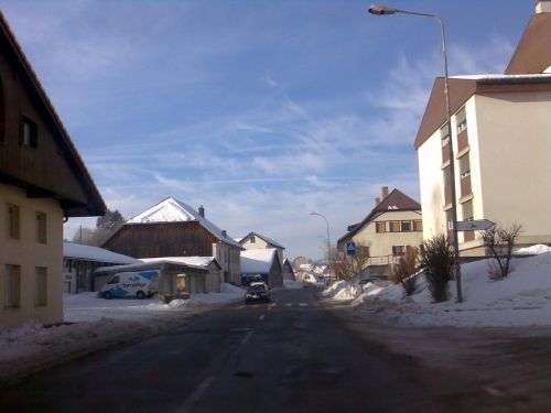 Nein, alles klar: Durchs schöne Tramelan im Berner Jura gehts weiter
