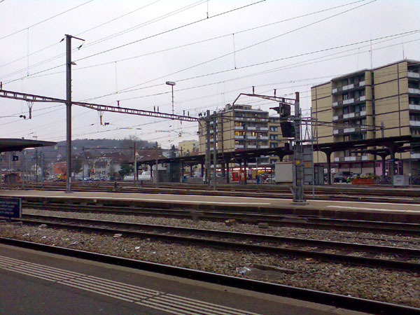Donnerstag, 29. Januar 2009: Anfahrt aus Bern mit dem RBS via Solothurn - im Mittelland ists grau und grau
