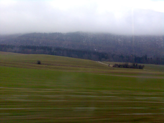 Der Hochnebel reicht bis etwa 1600m - schade... schon aus Lommiswil ist sichbtbar, dass der Skilift Grandval mitten im Nebel stehen wird.

