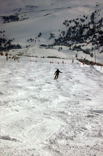 Leider sidn die Piste heute fast alle unbrauchbar - Pulverneuschnee halt... wie ein Acker... die Knie sagen danke!
