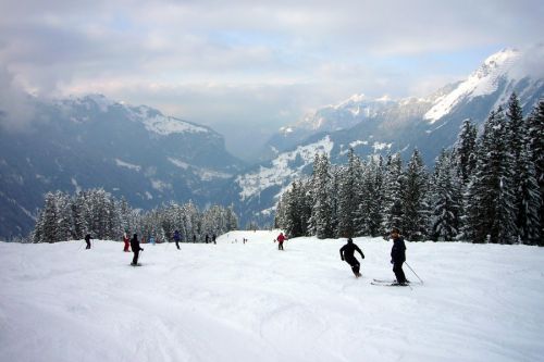 Auf der Talabfahrt nach Wengen wieder Wolken...
