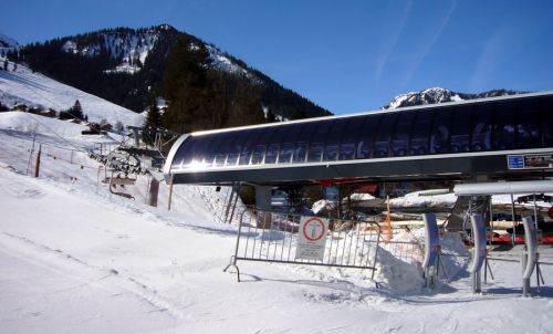 Ankunft im Diemtigtal: Talstation der 2007 neu erstellten 6er-Sesselbahn nach Nüegg
