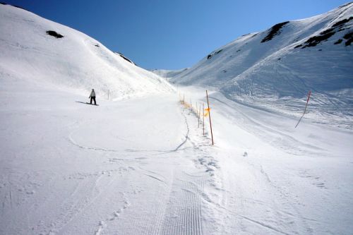 Val da Stiarls: Genau hier lag ich heute vor 8 Jahren mit einem frisch gebrochenen Bein... [http://autsch.jacomet.ch]siehe hier[/url]

