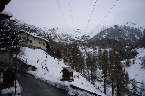 [url=http://www.jacomet.ch/themen/skilift/album/thumbnails.php?album=201]Wie schon 2008[/url] gibts den Saisonschluss in Zermatt! Wir haben uns wegen des Wetterberichtes so entschieden. 30cm Neuschee lagen in Zermatt am Morgen, einiges davon ist am Abend des 29. April noch übrig...
