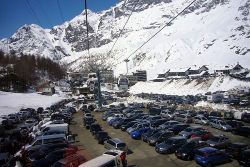 Extrem viel Volk heute, halb Italien scheint hierher gefahren zu sein, die Autos stauten sich bis weit vor Cervinia raus
