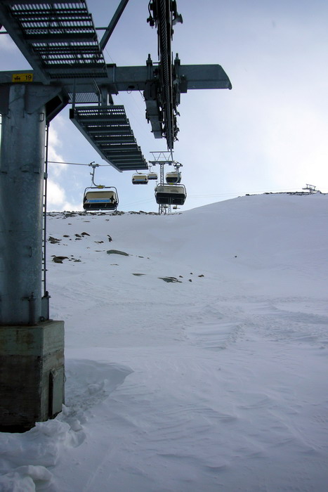Man vergleiche das [url=http://www.jacomet.ch/themen/skilift/album/displayimage.php?pos=-15971]mit diesem Bild[/url] aus dem Frühling dieses Jahres...
