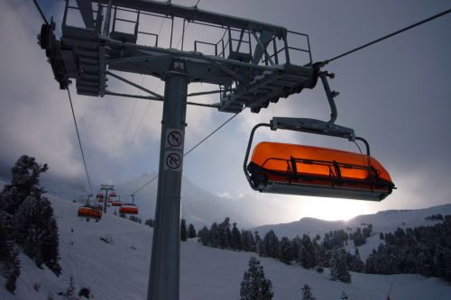 Die erste Fahrt mit einer neuen Bahn ist immer was Besonderes - auch wenn mir der alte Skilift natürlich besser gefallen hat.
