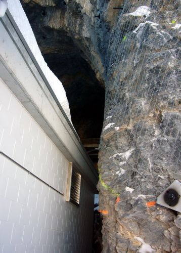 In diesem Tunnel endete der Salzegg-Skilift, Teile davon sind noch zu sehen
