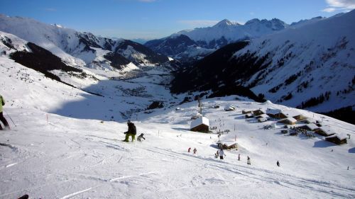 Traumhafte Pisten, wenn auch die Schneemenge nicht immens ist und viel eisige bis pickelharte Flächen zu beklagen sind
