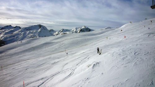 Warum muss man an den frequenzstärksten Tagen Pistenteile für Skirennen sperren?? Stopp diesem Unsinn!
