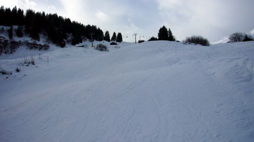 Die Piste nach Dieni "hintendurch": Kunstschneefrei = besser!
