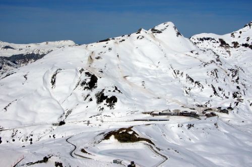 Teils ist der Schnee schon arg knapp...
