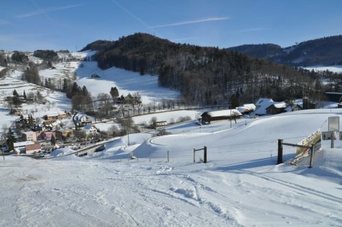 Der Schlusshang - rechts die solarbetriebene Bobstrecke

