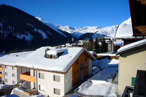 Sedrun, Montag, 8. Februar 2010 - nach einigen bedeckten Tagen ein Traummorgen!
