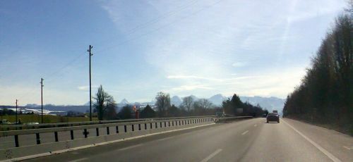 Donnerstag, 25. Februar 2010 - auf der Autobahn nach Spiez: Berge in Sicht!
