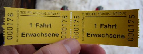 Auch wenn ich von einem netten Herrn auf dem Partkplatz eine Halbtageskarte überreicht bekam, die er nicht mehr brauchte... man ist ja ehrlich, also löste ich noch zwei Einzelfahrten à 4.50
